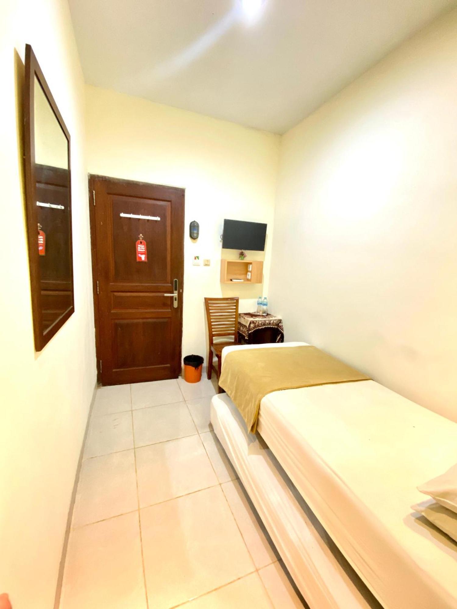 Cabin Hotel Bhayangkara Yogyakarta Exterior photo