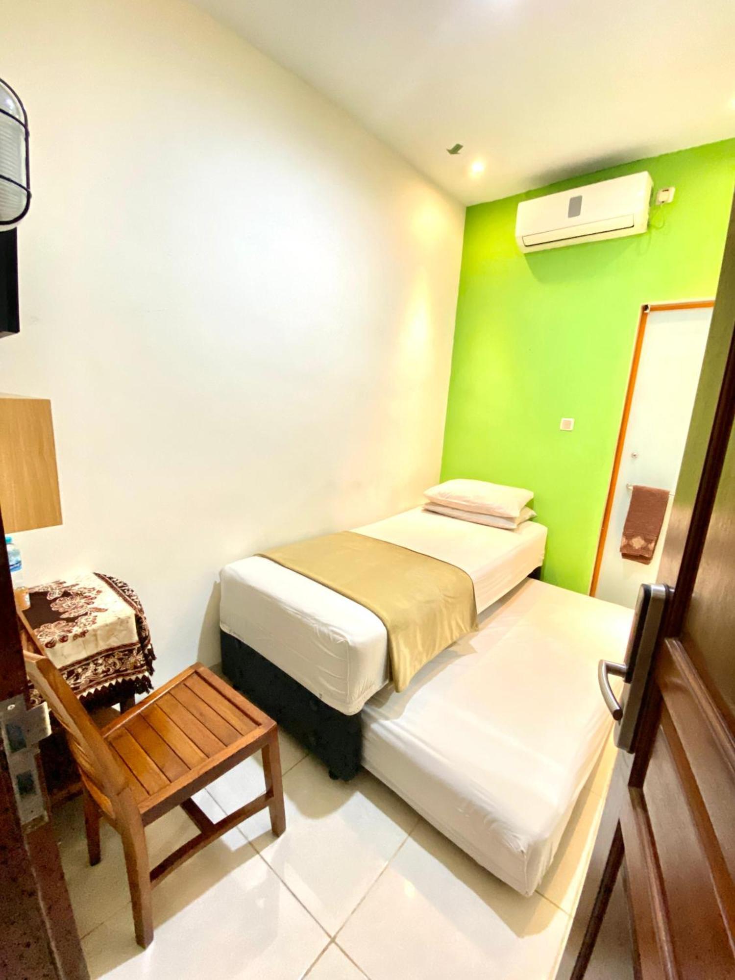 Cabin Hotel Bhayangkara Yogyakarta Exterior photo