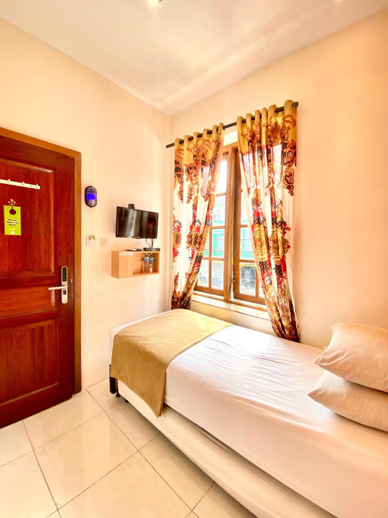 Cabin Hotel Bhayangkara Yogyakarta Exterior photo