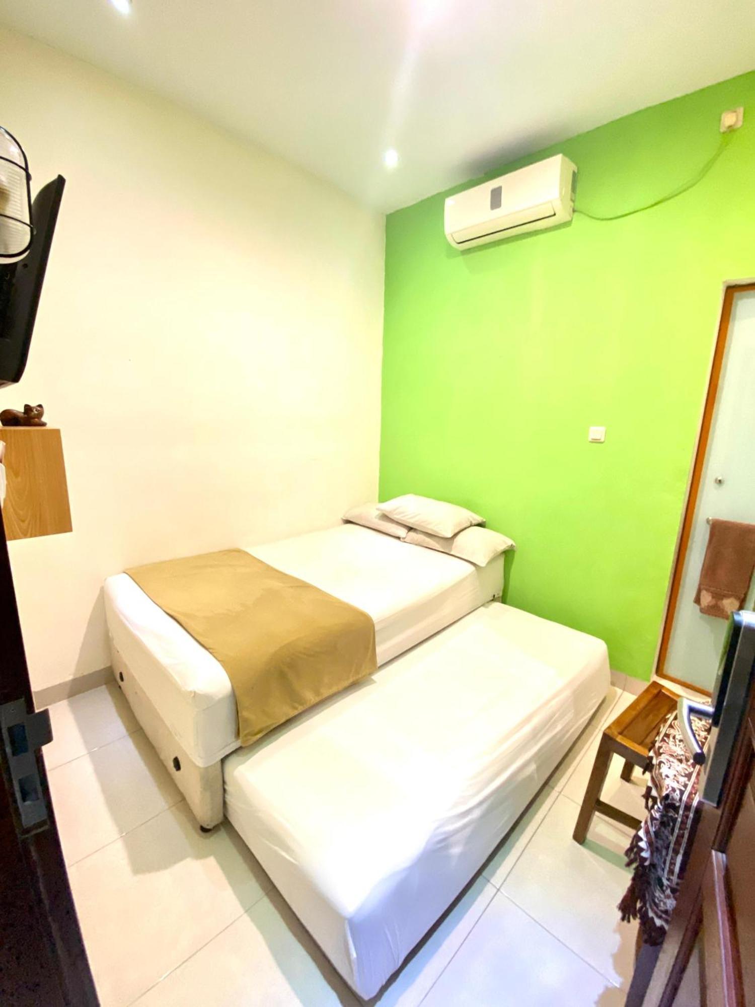 Cabin Hotel Bhayangkara Yogyakarta Exterior photo