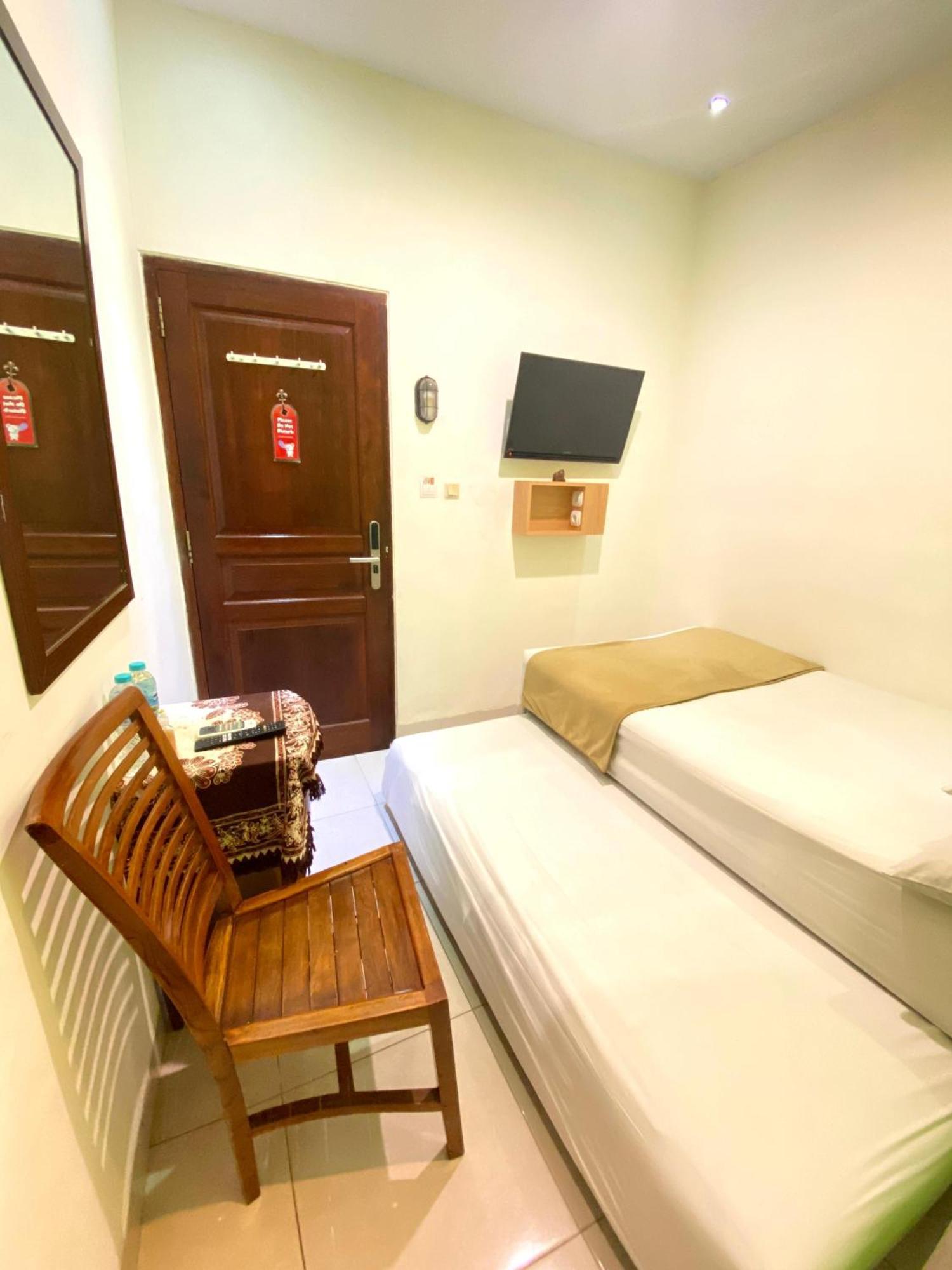 Cabin Hotel Bhayangkara Yogyakarta Exterior photo