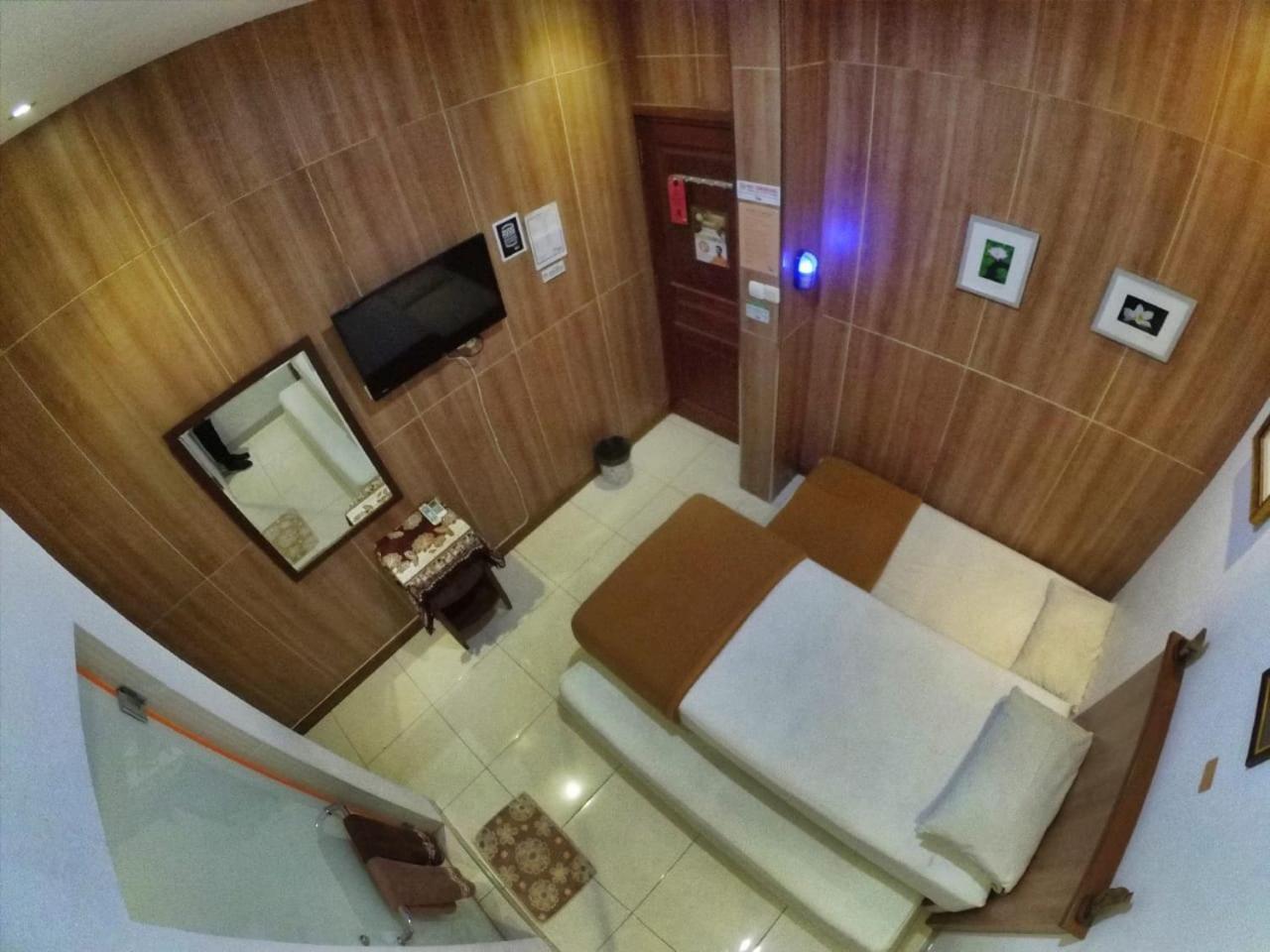 Cabin Hotel Bhayangkara Yogyakarta Exterior photo